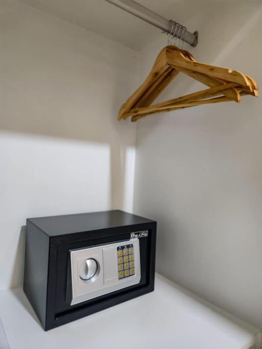 Luxestaysmnl Coastal Chic Netflx 380Mbps Pool Bgc Manila Bagian luar foto
